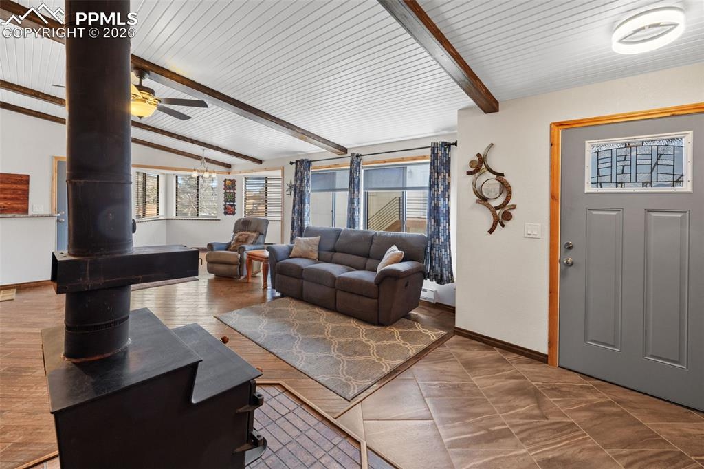 Image 6 of 48: Garage