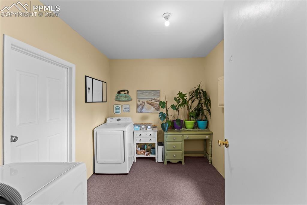 Image 16 of 43: Office