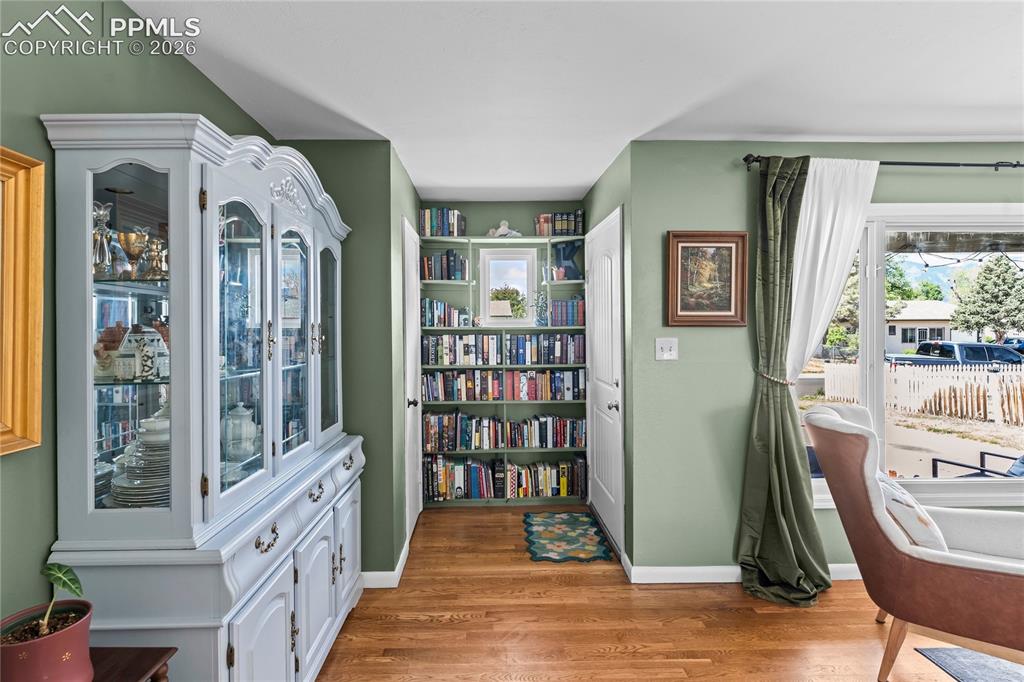 Image 8 of 43: Sitting Room