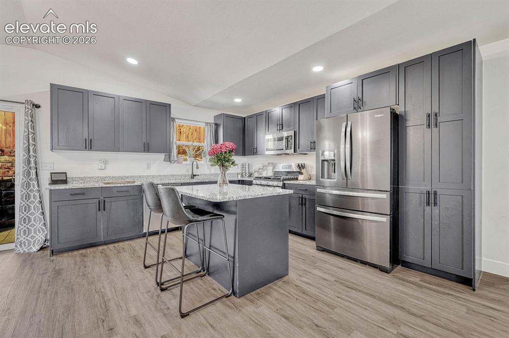 Image 10 of 44: Kitchen