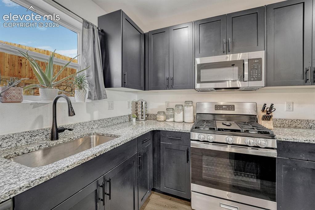 Image 12 of 44: Kitchen