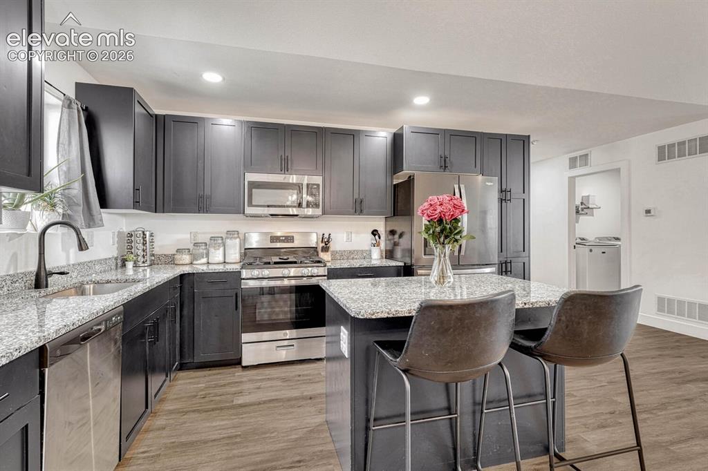 Image 14 of 44: Kitchen