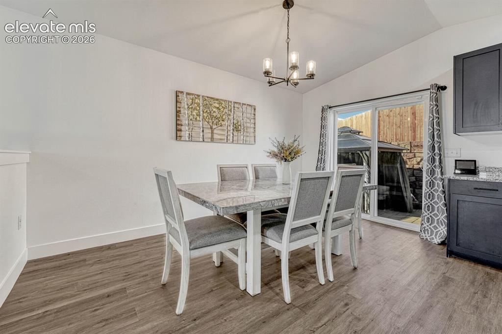 Image 16 of 44: Dining Area