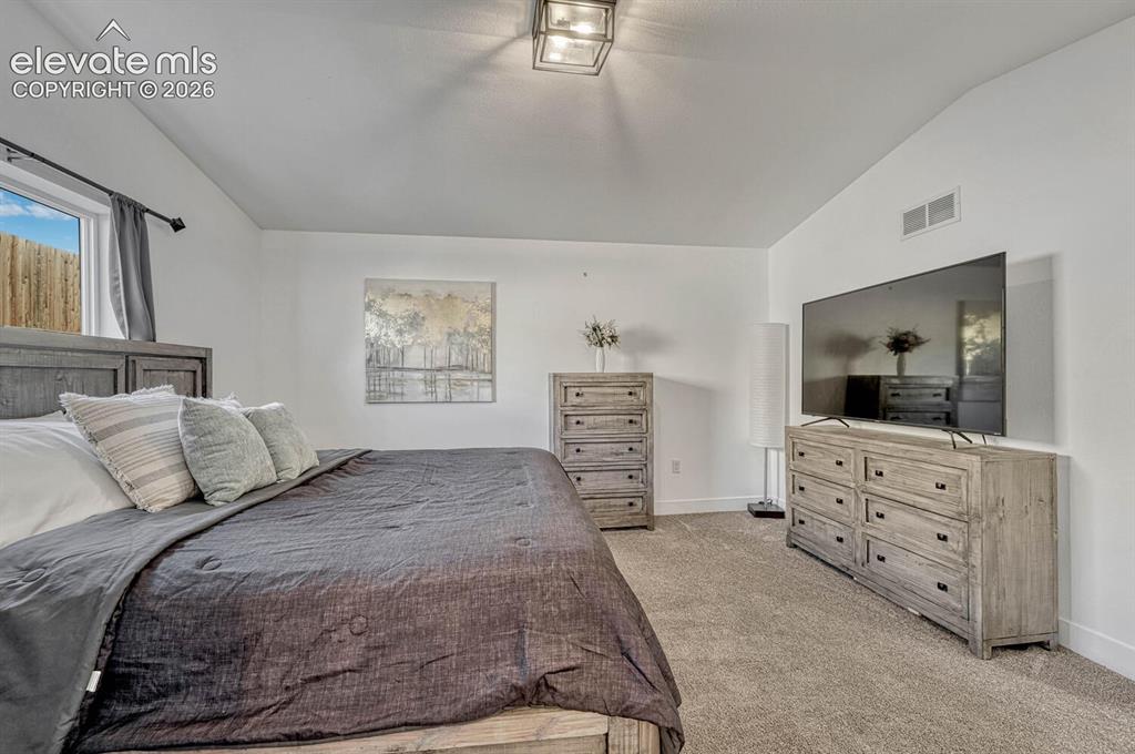 Image 19 of 44: Master Bedroom
