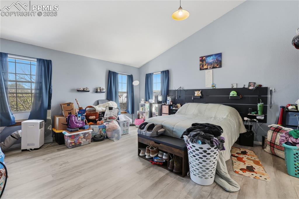 Image 16 of 41: Bedroom