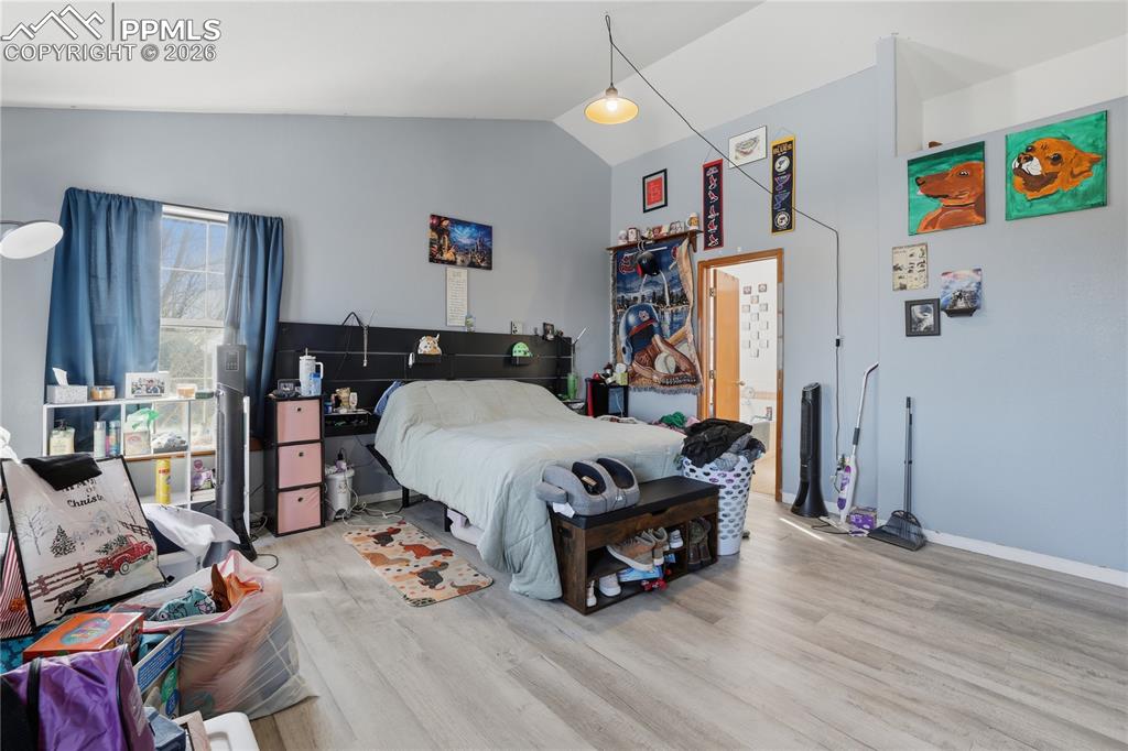 Image 17 of 41: Bedroom