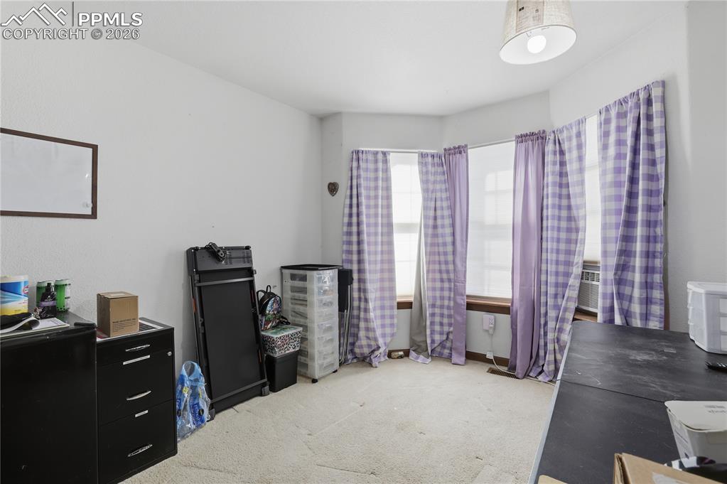 Image 21 of 41: Office