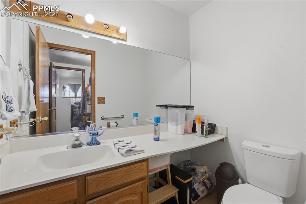 Image 25 of 41: Bathroom