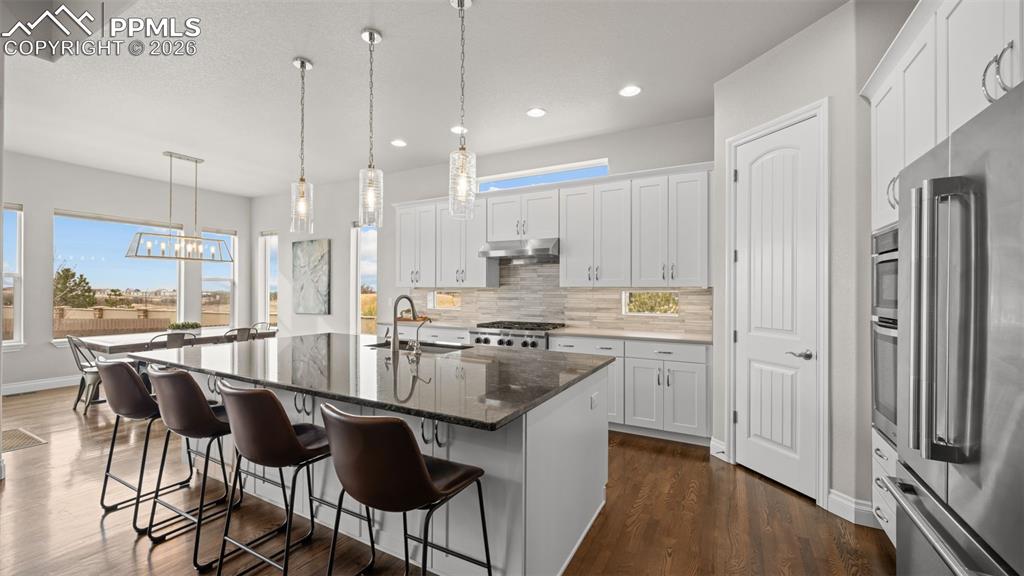 Image 10 of 46: Kitchen