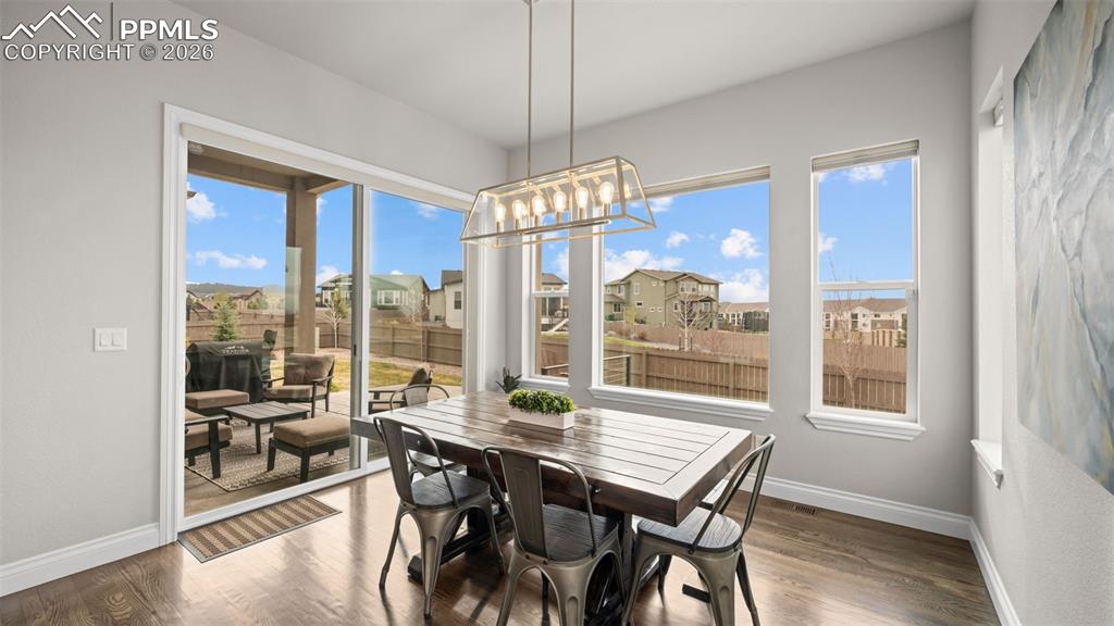 Image 13 of 46: Dining Area