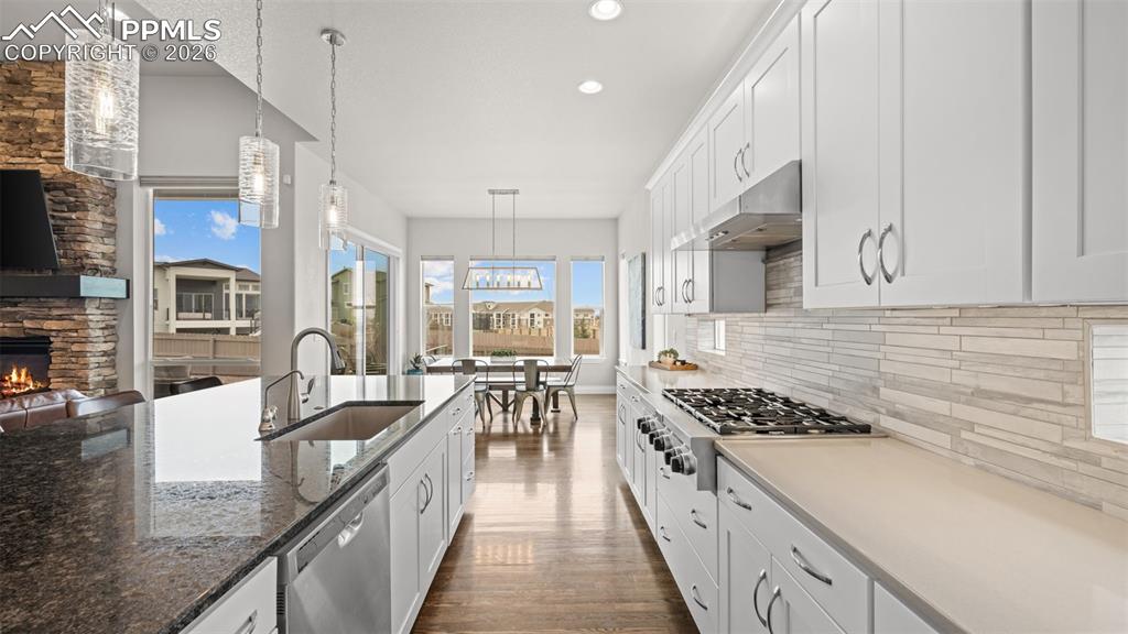 Image 15 of 46: Kitchen