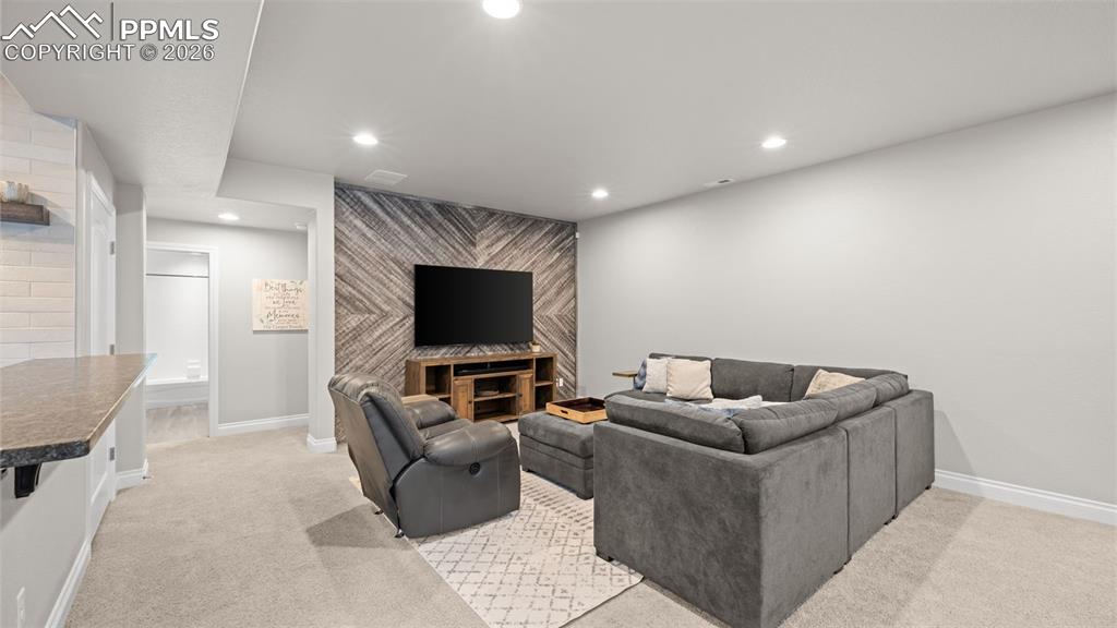 Image 29 of 46: Living Room