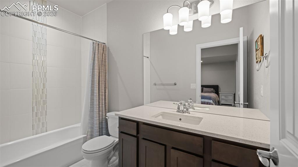 Image 33 of 46: Bathroom