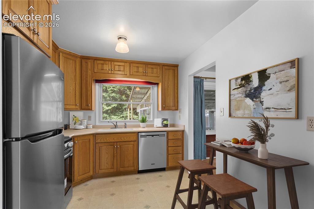 Image 15 of 35: Kitchen