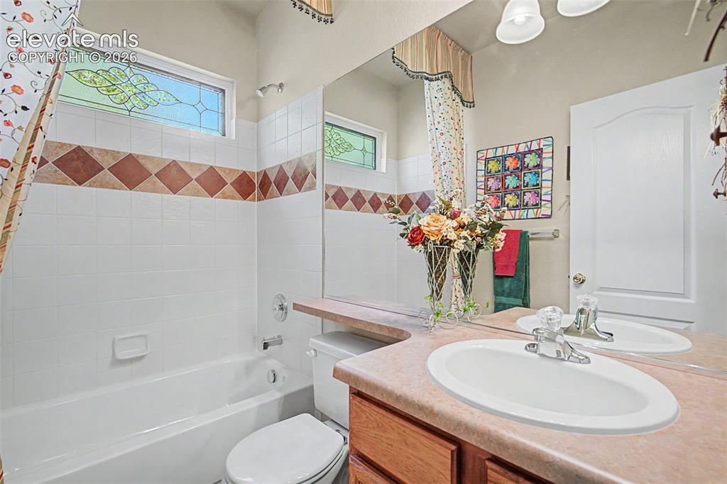 Image 16 of 31: Main level full bath is right next to the second bedroom.
