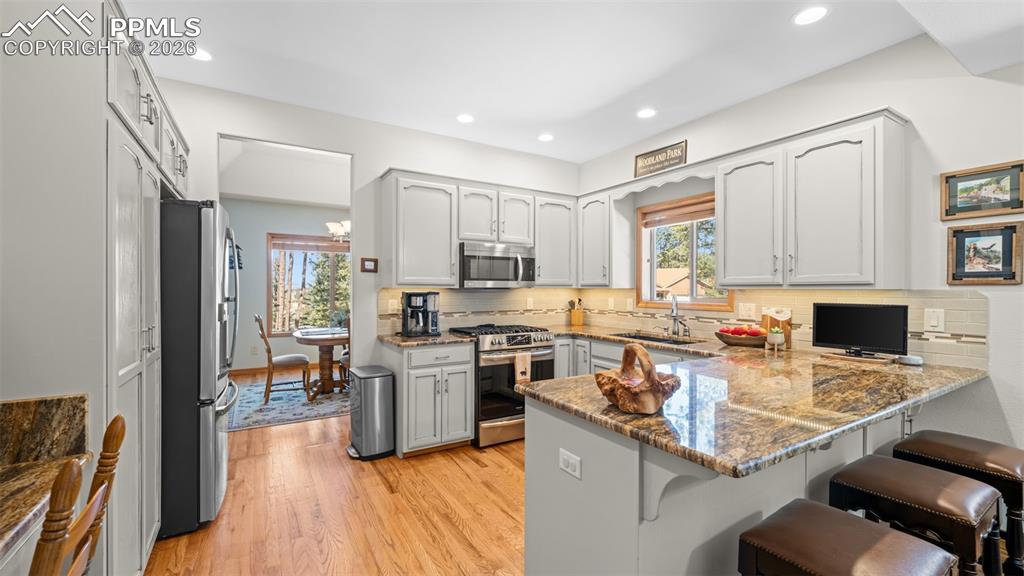 Image 18 of 47: Kitchen