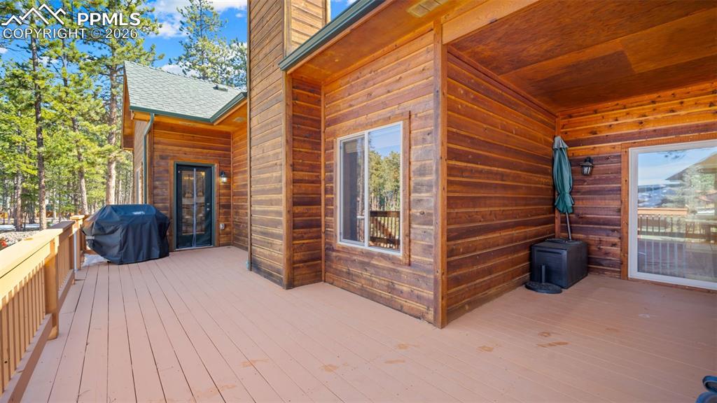 Image 35 of 47: Deck