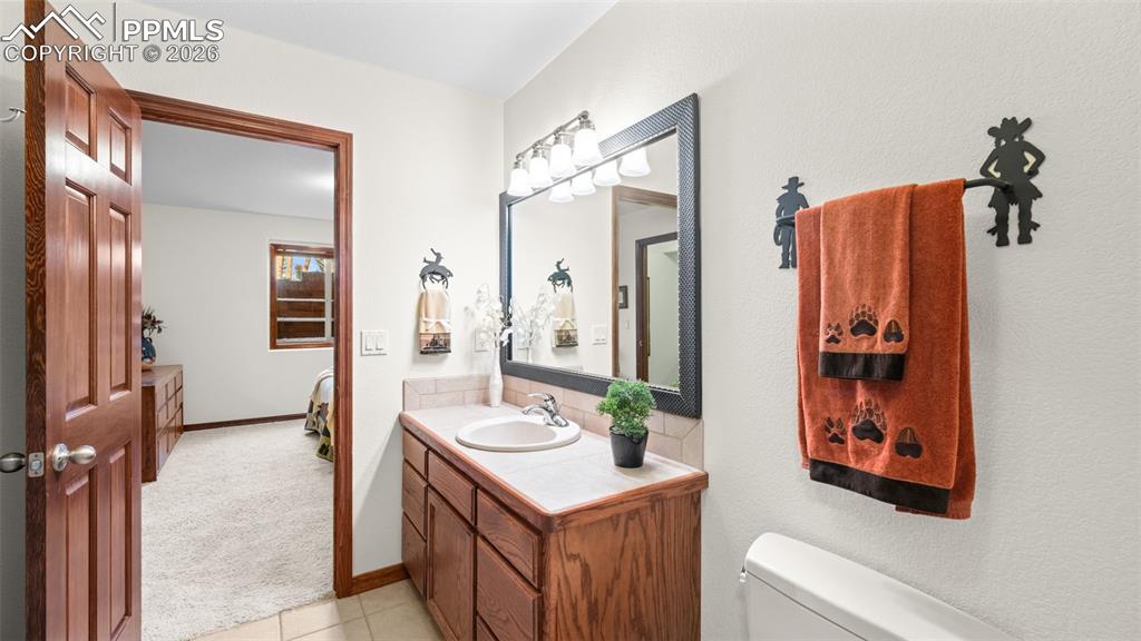 Image 37 of 47: Bathroom