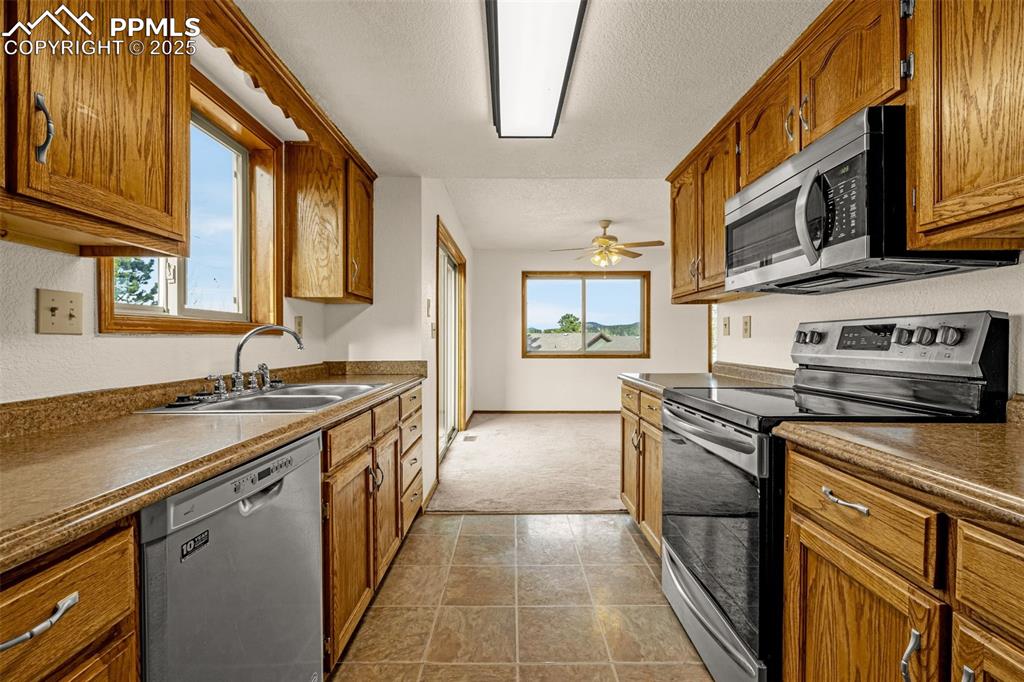 Image 10 of 33: Kitchen