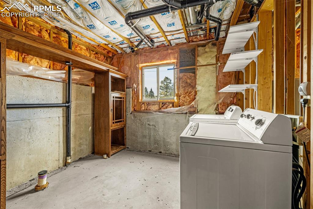 Image 23 of 33: Laundry