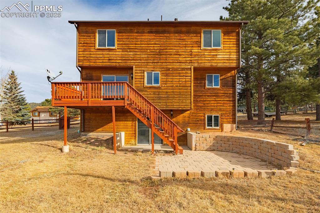 Image 26 of 33: Back of Structure