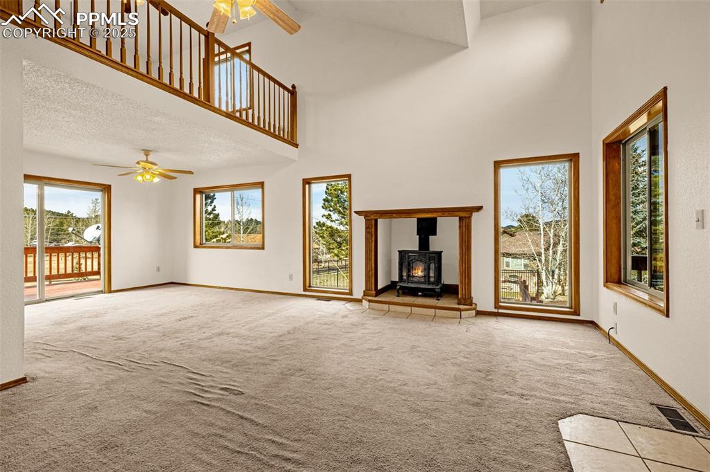 Image 5 of 33: Living Room