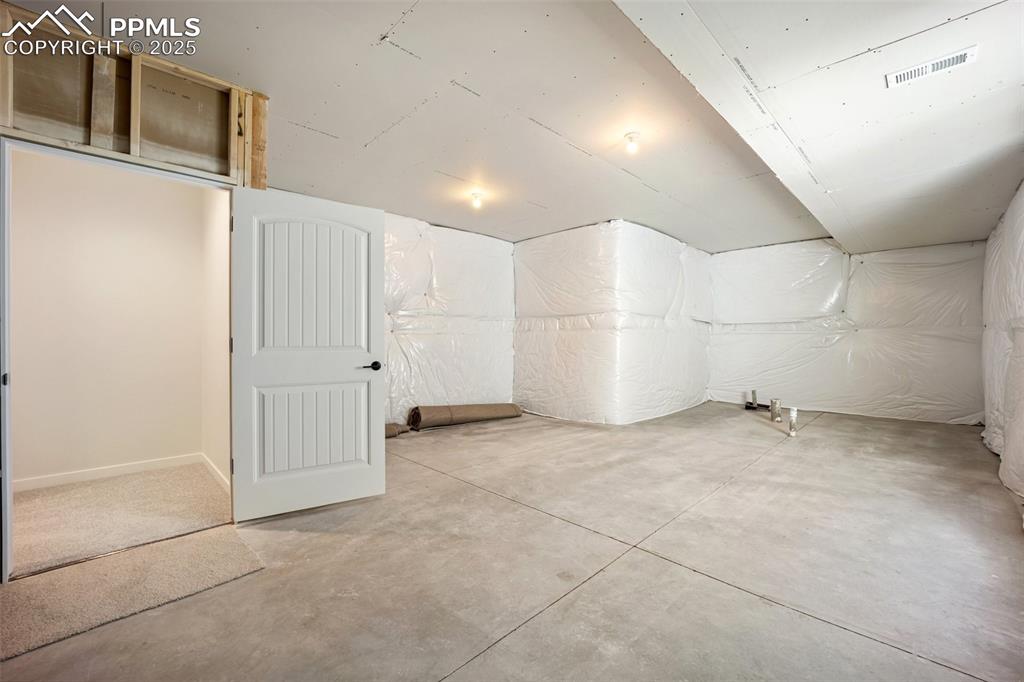 Image 38 of 49: Bonus Room