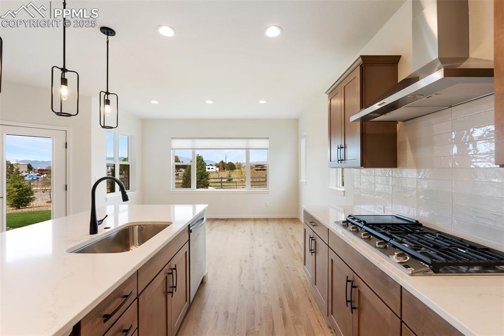 Image 42 of 49: Kitchen