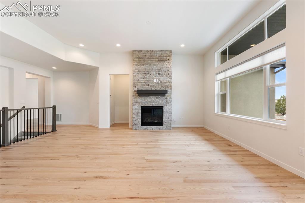 Image 46 of 49: Living Room