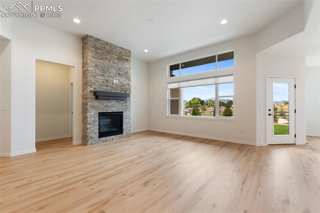 Image 47 of 49: Living Room