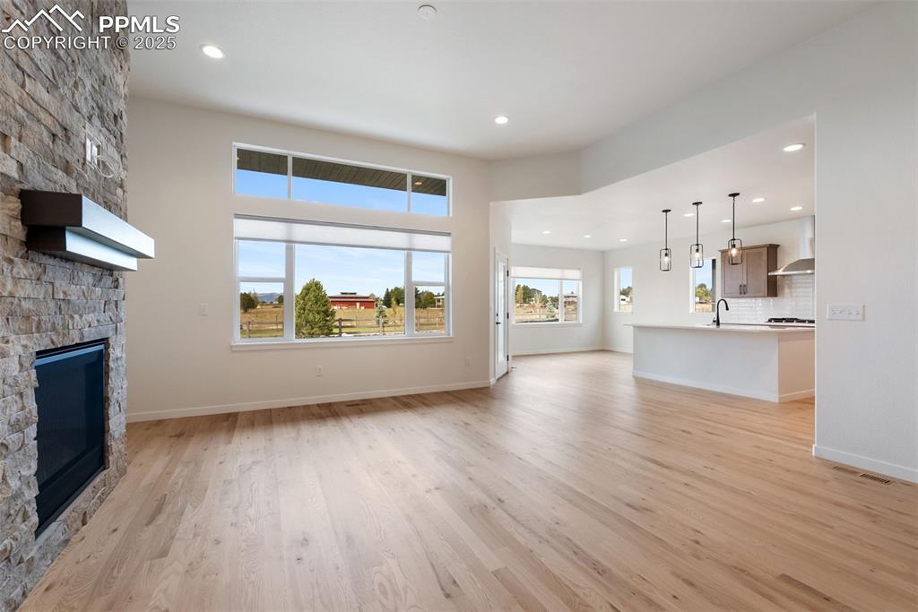 Image 49 of 49: Living Room