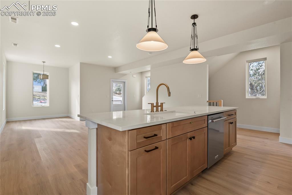 Image 5 of 32: Kitchen