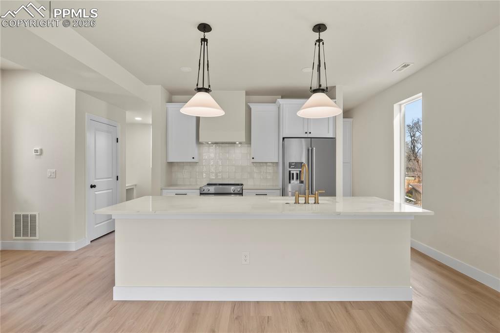 Image 6 of 32: Kitchen