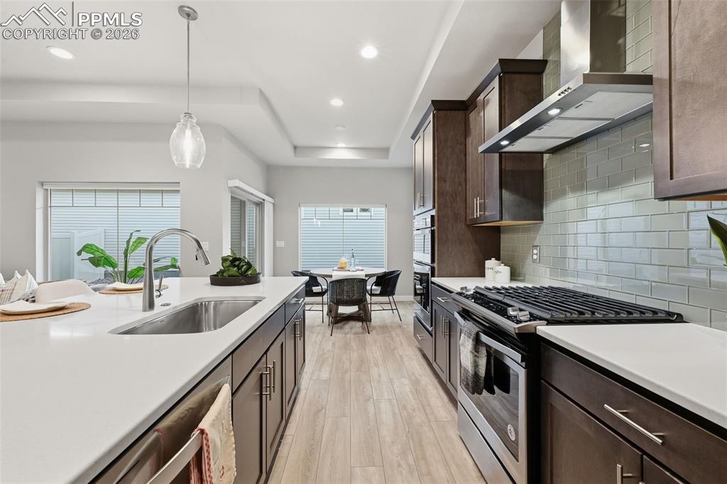 Image 16 of 49: Kitchen