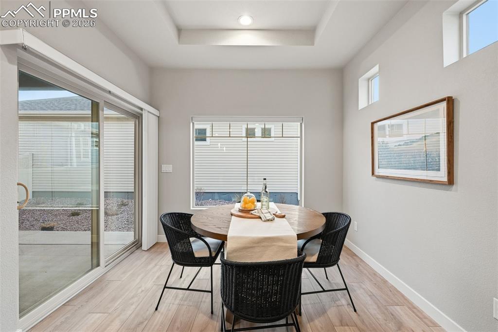 Image 18 of 49: Dining Area