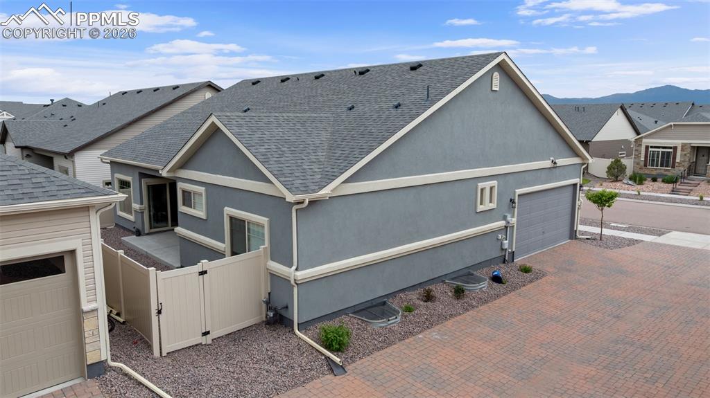 Image 4 of 49: Back of Structure