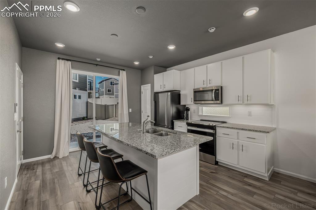 Image 10 of 45: Kitchen