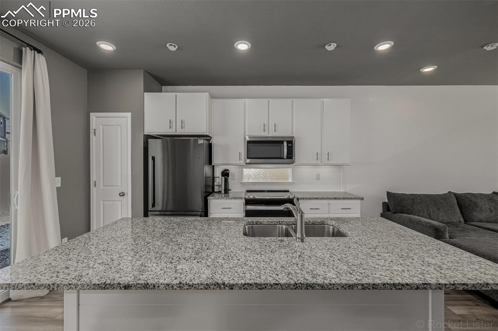 Image 13 of 45: Kitchen