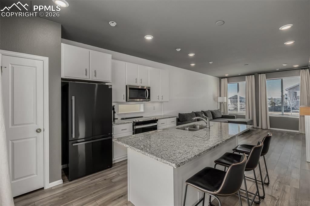 Image 14 of 45: Kitchen