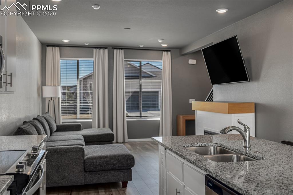 Image 16 of 45: Living Room