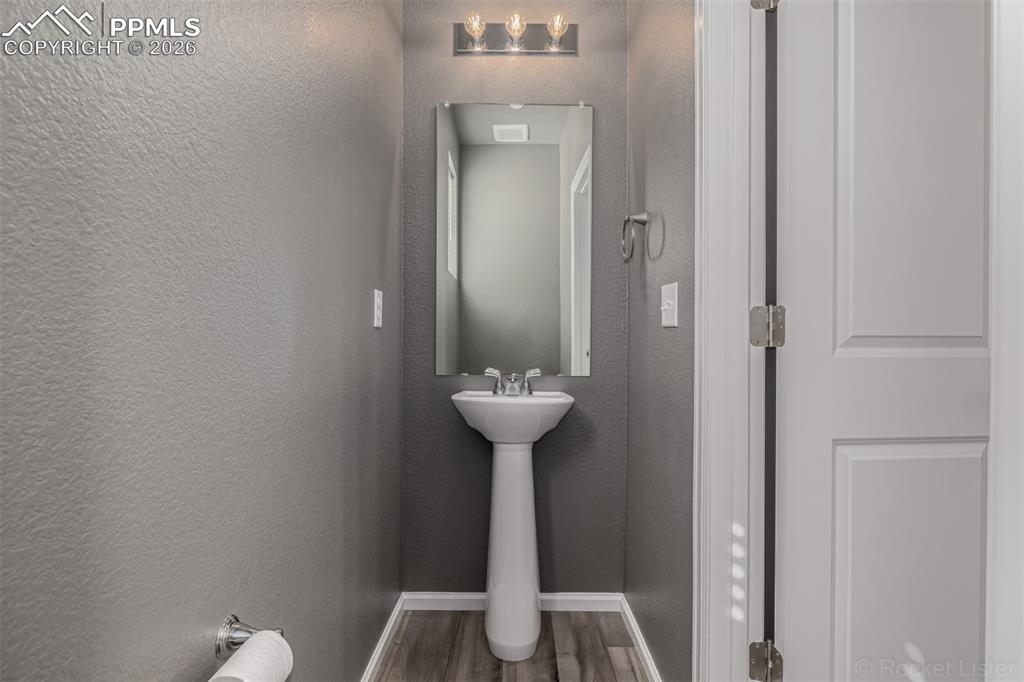 Image 18 of 45: Bathroom