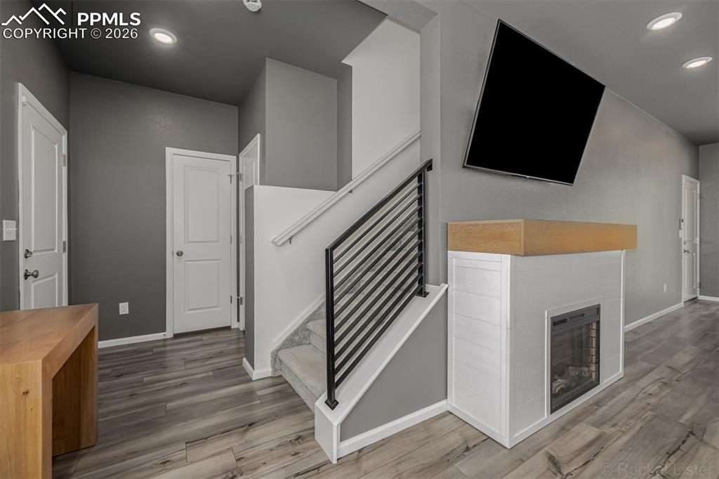 Image 19 of 45: Entry