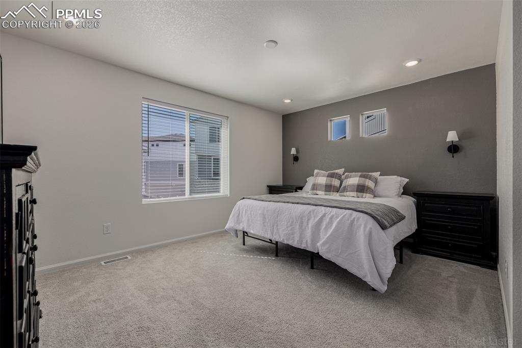 Image 21 of 45: Bedroom