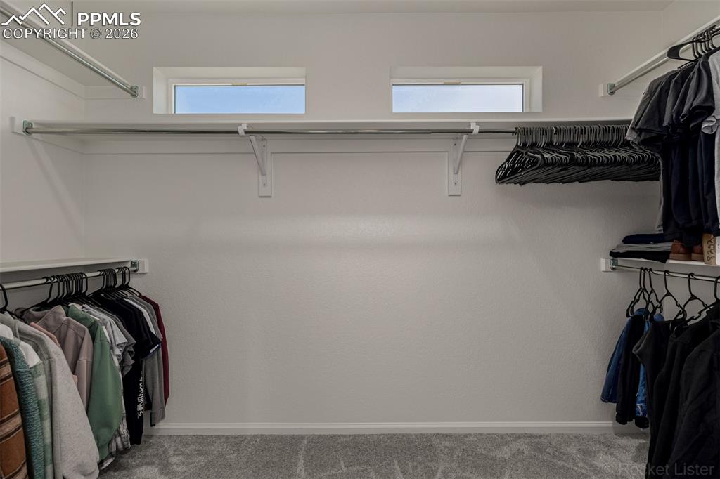 Image 27 of 45: Closet