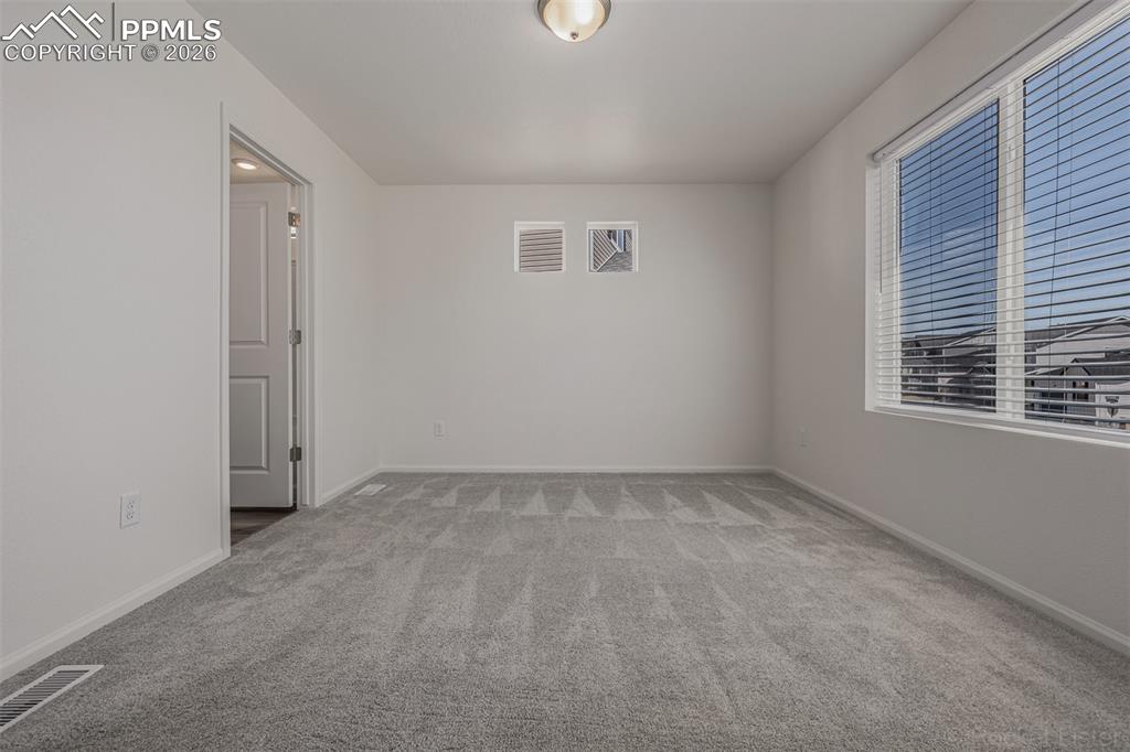 Image 34 of 45: Bedroom