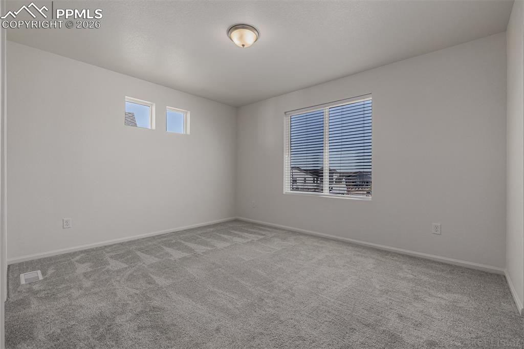 Image 35 of 45: Bedroom