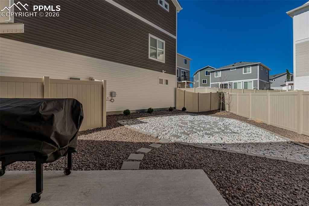 Image 38 of 45: Yard