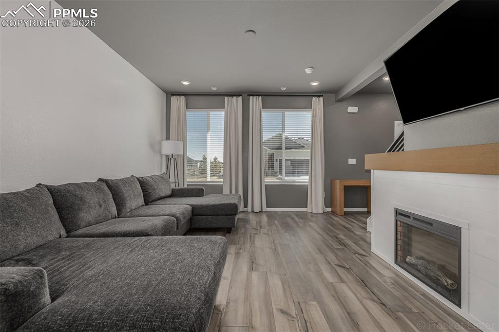 Image 5 of 45: Living Room