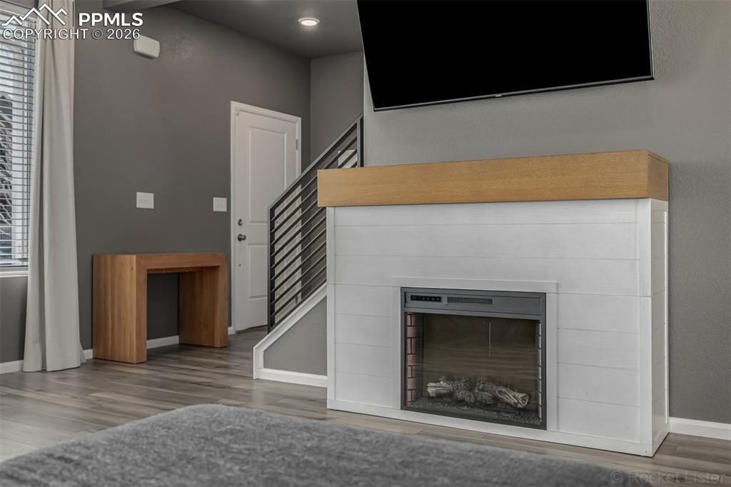 Image 6 of 45: Living Room