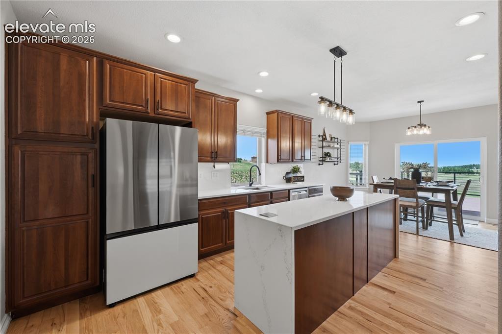 Image 13 of 49: Kitchen